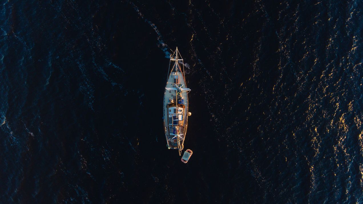 #004 - Naufragare, actively.